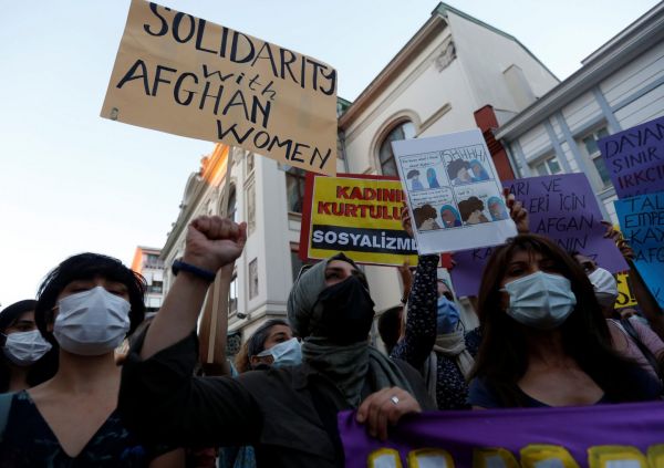 Αφγανιστάν – Δημοσιογράφος καλώ τις γυναίκες να μη μείνουν στο σπίτι – «Βγείτε έξω, υψώστε τη φωνή σας»