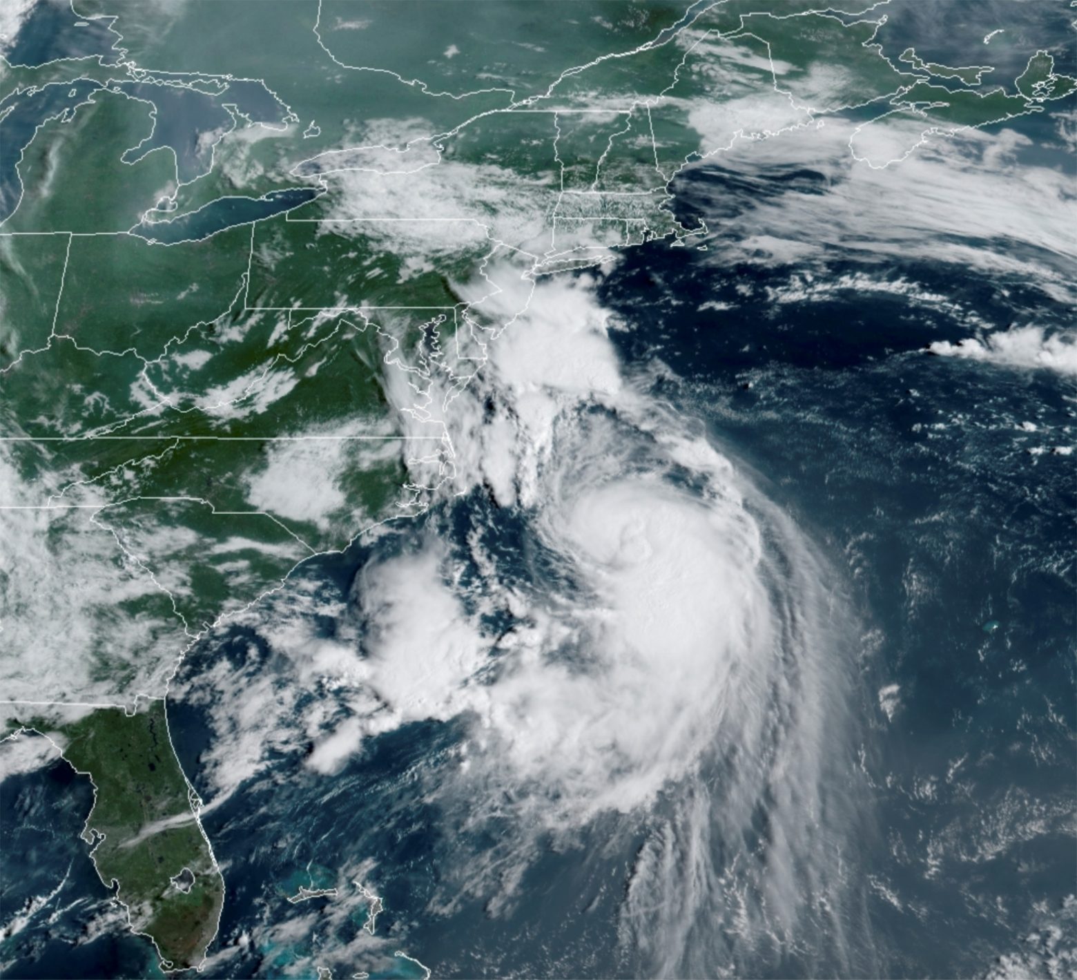 ΗΠΑ - Η τροπική καταιγίδα Χένρι κατευθύνεται στην ανατολική ακτή θέτοντας σε συναγερμό τις αρχές