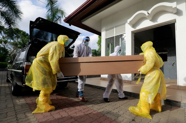 Η χώρα που χρησιμοποιεί χάρτινα φέρετρα για να σώσει τα δάση