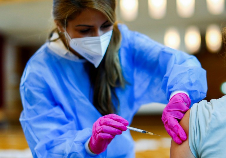 Γεωργιάδης - Ανοιχτό το ενδεχόμενο επέκτασης του υποχρεωτικού εμβολιασμού