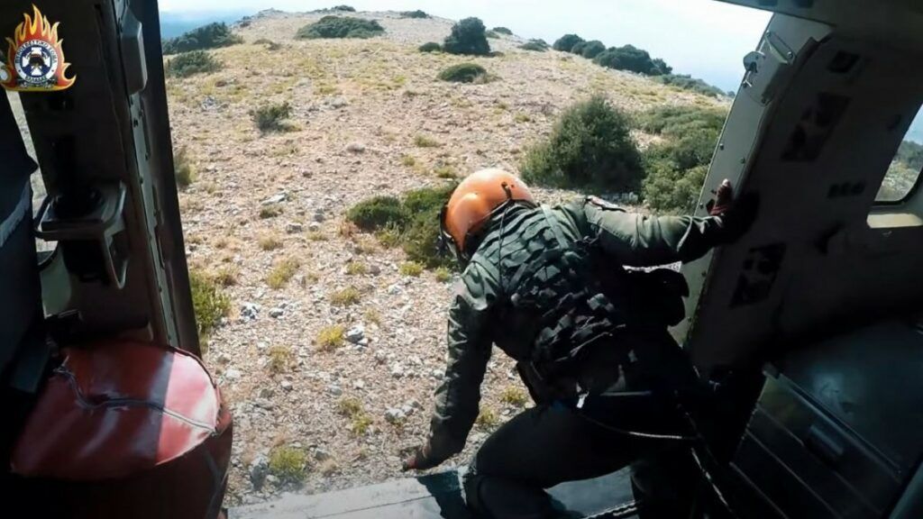 Φωτιές – Η ομάδα helitack με τα ελικόπτερα που σβήνει φωτιές σε δυσπρόσιτα σημεία