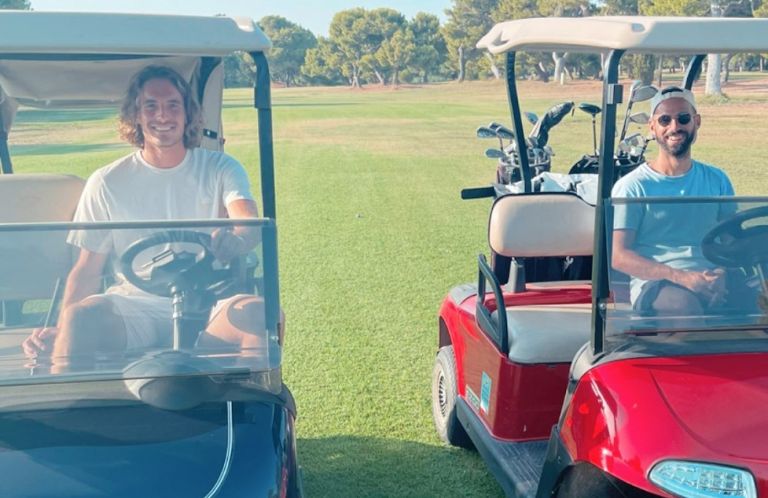 Στην Ελλάδα ο Τσιτσιπάς, έπαιξε γκολφ με τον προπονητή της Σάκκαρη