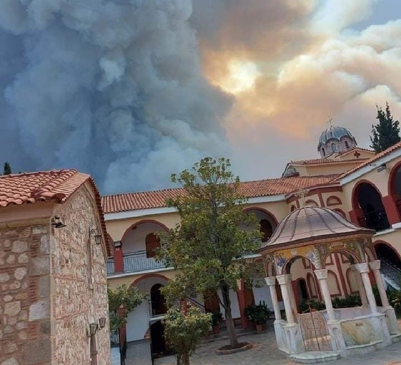 Εύβοια - Η φωτιά κύκλωσε αλλά δεν κατέστρεψε το μοναστήρι του Οσίου Δαυίδ