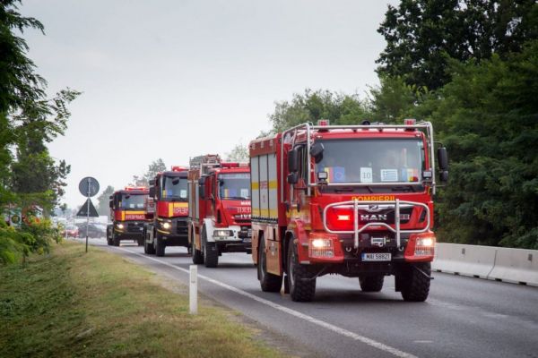 Φωτιά στην Εύβοια – Το Twitter υποκλίνεται στους Ρουμάνους πυροσβέστες