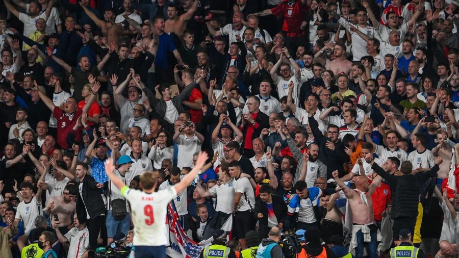 Ανεξέλεγκτη διασπορά του κοροναϊού στην Αγγλία από τον τελικό του Euro