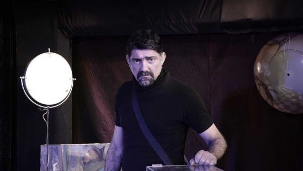 Μιχάλης Ιατρόπουλος – Φωτογραφίζεται αγκαλιά με την κούκλα σύντροφό του