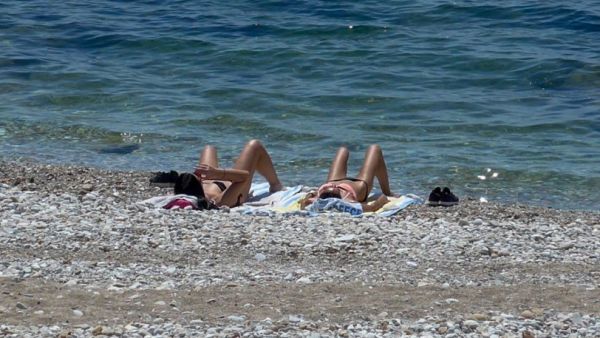Καύσωνας – Ο φετινός Ιούλιος υπήρξε ο πιο θερμός της δεκαετίας για τα νησιά του Αιγαίου