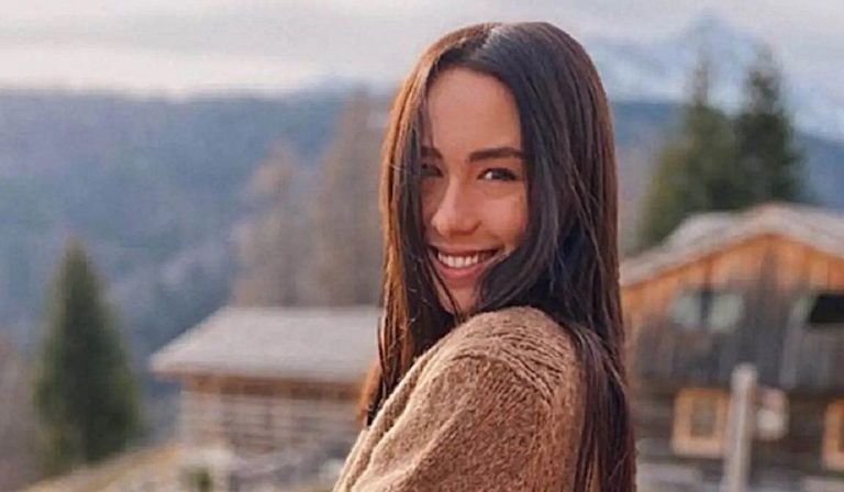 Η κόρη του Έρος Ραματσότι αναστατώνει την Μύκονο με το μικροσκοπικό της μπικίνι