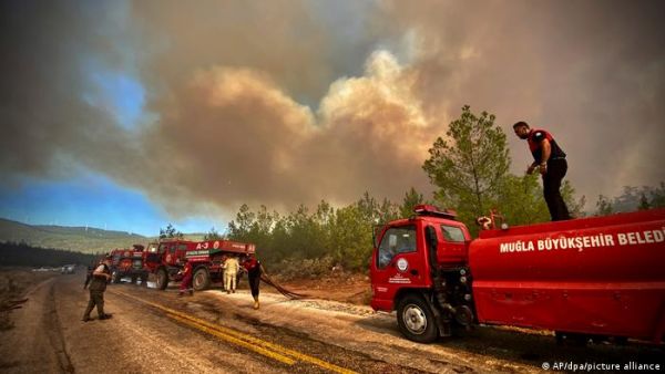 Πυρκαγιές στην Τουρκία – Αιχμές για την Ελλάδα