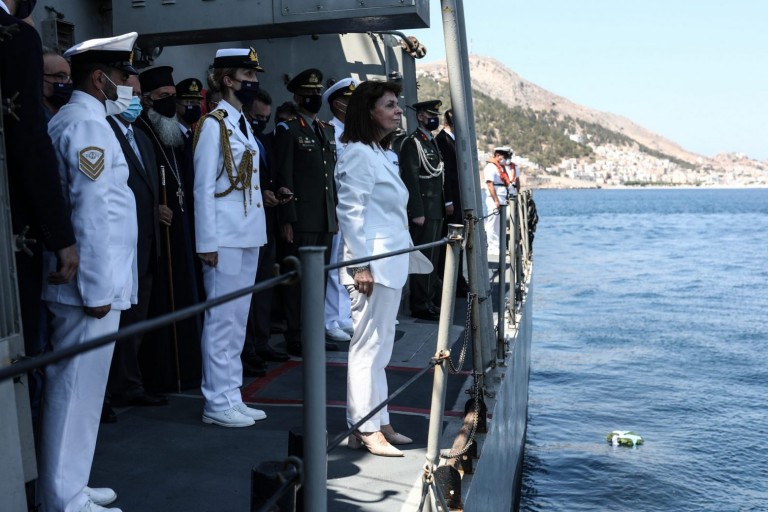 Στην Κάλυμνο η Σακελλαροπούλου – Η ανάμνηση της νίκης στη Ναυμαχία του Γέροντα μας καθοδηγεί και μας εμπνέει