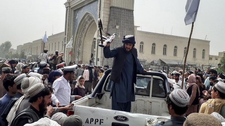 Αφγανιστάν – Ώρα μηδέν – Οι Ταλιμπάν ένα βήμα πριν την εξουσία – Πανικός στον λαό, αγωνία για την επόμενη μέρα