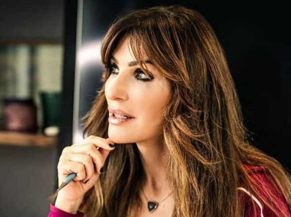 Βίκυ Χατζηβασιλείου – «Παραδομένη η χώρα στο μεγαλύτερο έγκλημα»