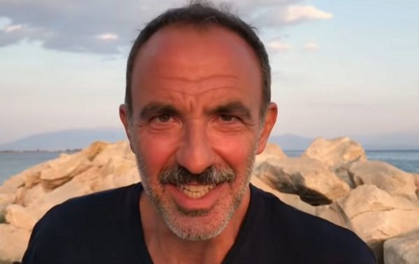 Νίκος Αλιάγας και Μαρία Μπακοδήμου μας μαθαίνουν Μεσολογγίτικα – Σπαρταριστό βίντεο