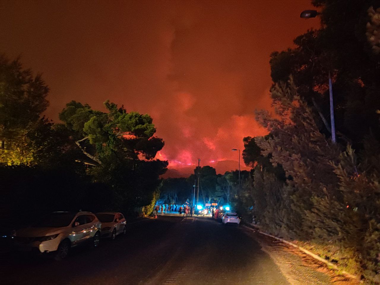 Φωτιά στην Αττική - Αναζωπυρώσεις αυτή την ώρα σε Μαλακάσα, Αφίδνες και Βαρυμπόμπη