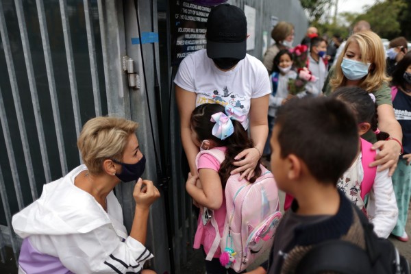 Μαζάνης – Τα παιδιά δεν έχουν πλέον ασυλία από τον κοροναϊό – Γιατί συνέκρινε τα εμβόλια με τα… αυτοκίνητα