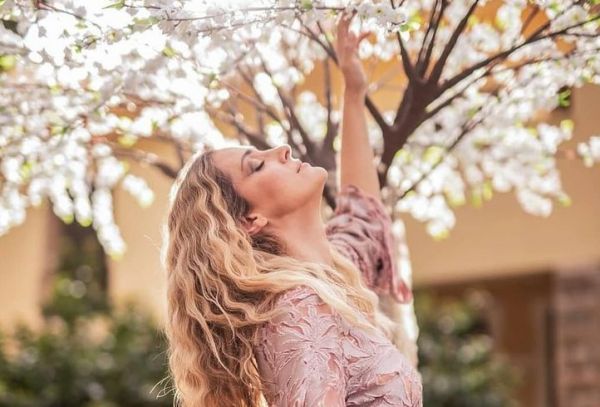 Νατάσσα Μποφίλιου – Θα τα χάσετε με τη νέα της εμφάνιση