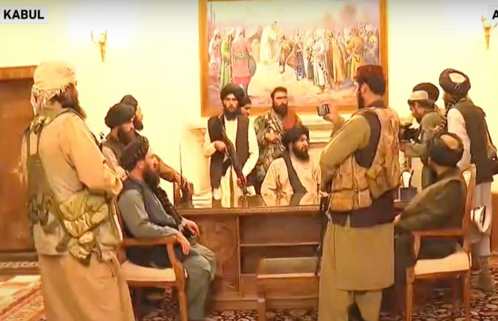 Αφγανιστάν - Οι Ταλιμπάν δίνουν συνέντευξη Τύπου μέσα από το Προεδρικό Μέγαρο στην Καμπούλ
