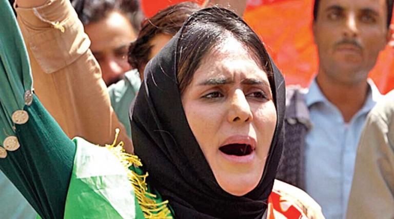 Αφγανιστάν – Συγκλονιστική συνέντευξη της γυναίκας που αντιστέκεται στους Ταλιμπάν