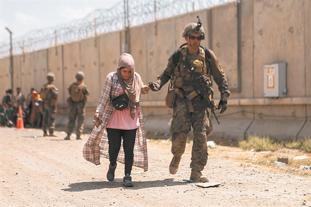 Μπαίνεις και βγαίνεις, αλλά ποτέ δεν μένεις