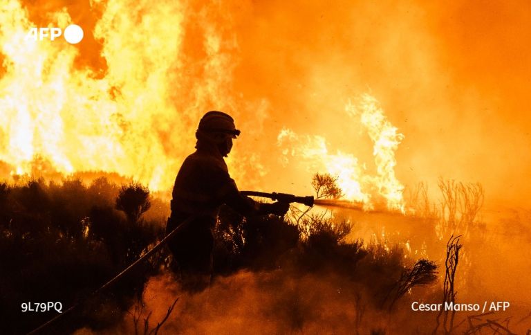 Φωτιά στην Ισπανία – Εκατοντάδες ανθρώπους απομάκρυναν οι αρχές – Εκκενώθηκαν 8 χωριά