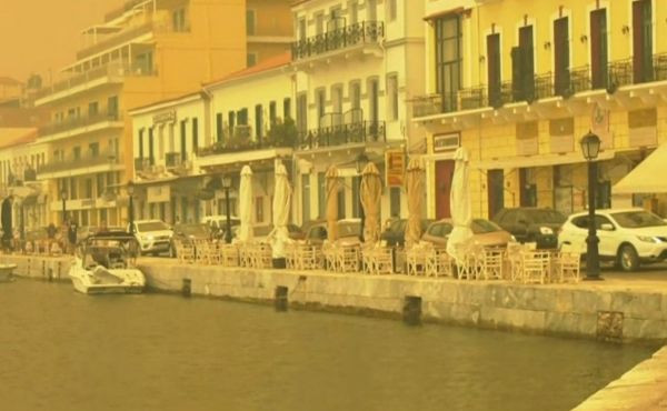 Φωτιά στην Ανατολική Μάνη – Επιχείρηση απεγκλωβισμού ατόμων από παραλία του Γυθείου