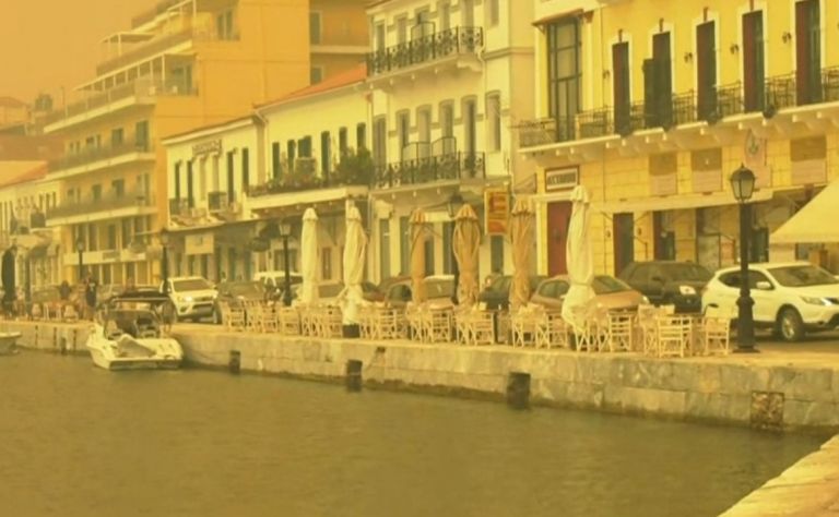 Φωτιά στην Ανατολική Μάνη – Επιχείρηση απεγκλωβισμού ατόμων από παραλία του Γυθείου