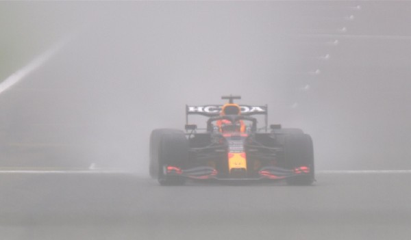 F1 – Pole Position για τον Φερστάπεν στο βροχερό Βέλγιο