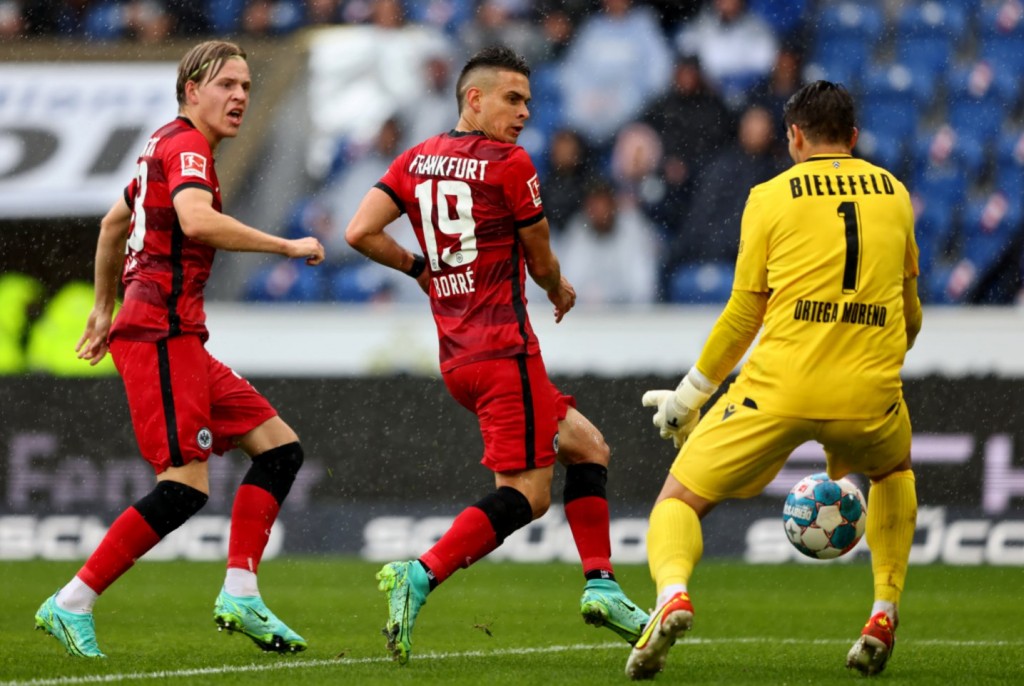 Γκέλα στο φινάλε για την Άιντραχτ (1-1)