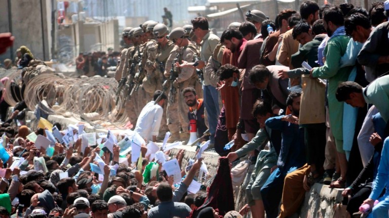 Ο ΟΗΕ αναμένει έως και μισό εκατομμύριο επιπλέον Αφγανούς πρόσφυγες το 2021