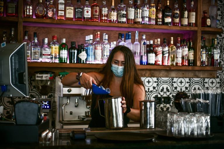 Δεκαπενταύγουστος – Πώς θα πληρωθούν οι εργαζόμενοι