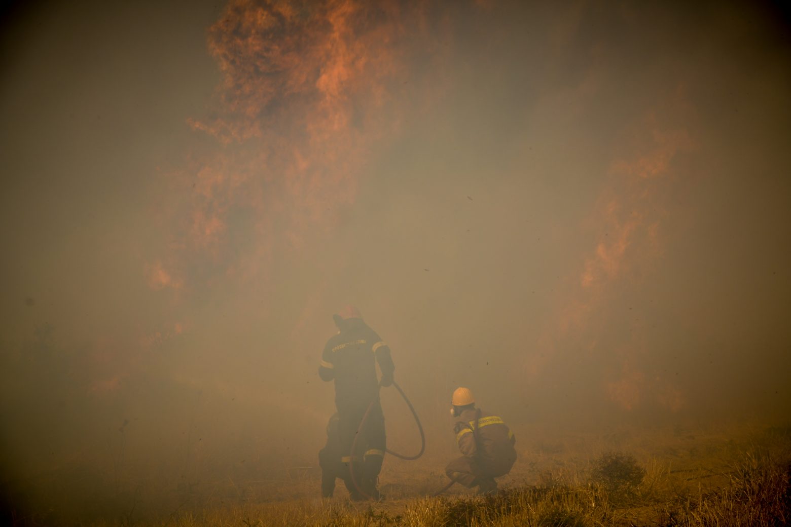 Φωτιά στην Αττική - Νέα εστία στη Μαλακάσα - Τιτάνια μάχη με τις φλόγες και τις αναζωπυρώσεις