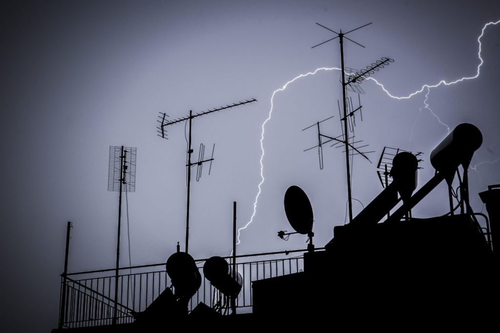 Κακοκαιρία – Ισχυρές καταιγίδες έπληξαν πολλές περιοχές – Πάνω από 130 κλήσεις στην Πυροσβεστική
