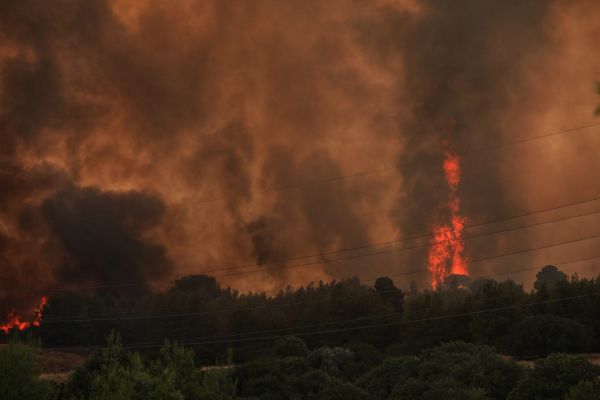 Hospitals on alert as Attica wildfires rage