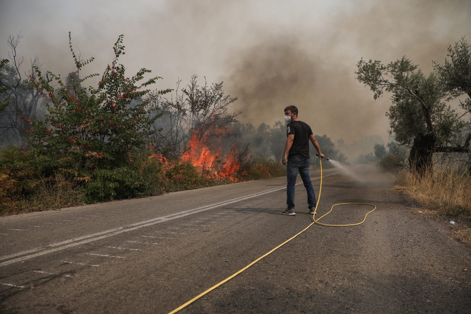 Φωτιά στην Αττική - Εκκενώνεται το κέντρο κράτησης στην Αμυγδαλέζα λόγω της φωτιάς στους Θρακομακεδόνες