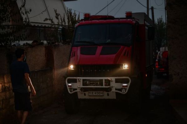 Φωτιά στην Ανατολική Μάνη – Μάχη των πυροσβεστών με τις αναζωπυρώσεις σε Γέρμα- Σκαμνάκι