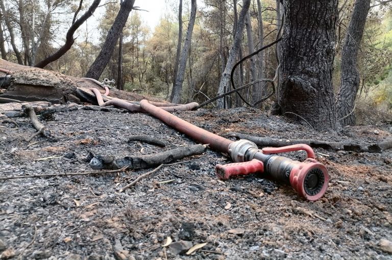 Οδοιπορικό του in.gr – Η μάχη με τη φωτιά, η δύναμη του εθελοντισμού και η αγωνία για τους εμπρησμούς
