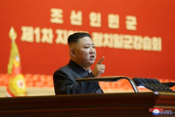 Κιμ Γιονγκ Ουν – Μυστηριώδες σημάδι στο κεφάλι του πυροδοτεί φήμες για την κατάσταση της υγείας του