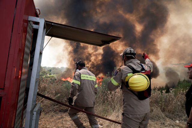 Φωτιά στην Ηλεία - Εκκενώνεται η κατασκήνωση Φρίξα και 11 οικισμοί