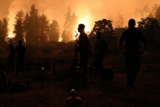 Φωτιά στην Εύβοια – Συνεχίζεται για 8η μέρα η μάχη με τις φλόγες – Η πύρινη λαίλαπα απείλησε Καματριάδες και Αβγαριά