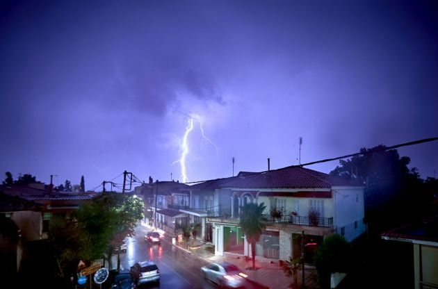 Καιρός - Έρχονται καταιγίδες και χαλάζι μετά το κύμα ζέστης