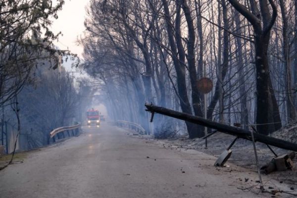 Φωτιά στη Βαρυμπόμπη – Σύσκεψη στην περιφέρεια Αττικής για τα μέτρα στήριξης των πληγέντων
