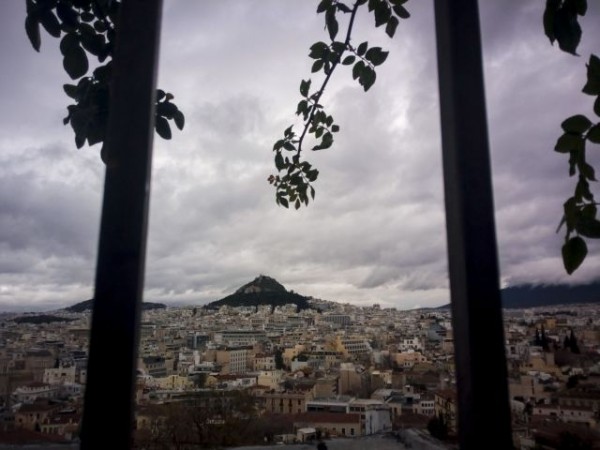 Καιρός – Στους 38 βαθμούς η θερμοκρασία  – Σκόνη στην ατμόσφαιρα και τοπικές βροχές