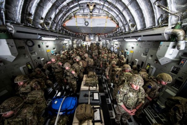 Αφγανιστάν – Βρετανοί στρατιώτες εγκαταλείπουν την Καμπούλ – «Θα επιστρέψουμε» λέει ο Μπόρις Τζόνσον