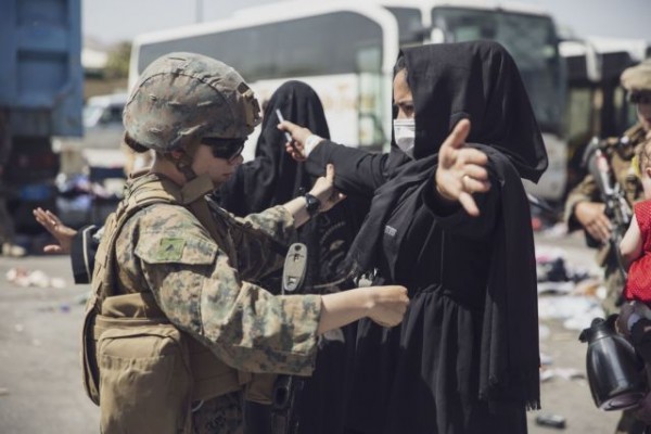 Αφγανιστάν –  Συγκλονιστικό σκίτσο αφγανής για την πατρίδα της πριν και μετά τους Ταλιμπάν