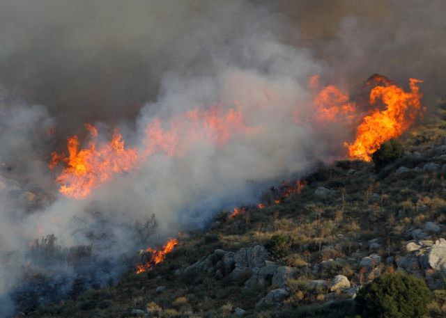 Ηράκλειο - Σε ύφεση η φωτιά στον Άγιο Θωμά, στον δήμο Γόρτυνας