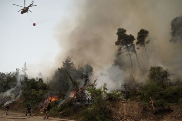 Φωτιά – «Πού είναι τα εναέρια μέσα, γιατί δεν επιχειρούν;» – Απαντήσεις δίνει αεροναυπηγός