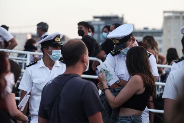 Κοροναϊός – Στο «κόκκινο» η ανησυχία μετά την έκρηξη κρουσμάτων – Φόβοι για νέο κύμα με την επιστροφή των αδειούχων