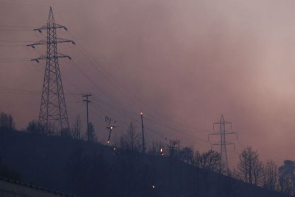 Μεγάλες φωτιές σε Ρόδο και Αιτωλοακαρνανία – Εκκενώθηκαν οικισμοί