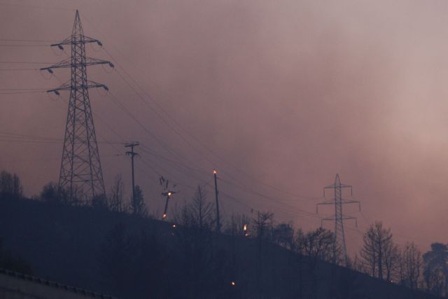 Μεγάλες φωτιές σε Ρόδο και Αιτωλοακαρνανία – Εκκενώθηκαν οικισμοί