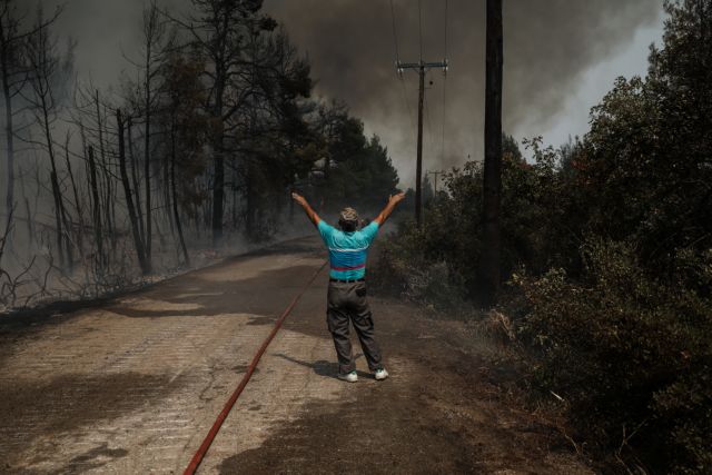 Φωτιά στην Εύβοια – Μετρούν τις πληγές τους οι κάτοικοι – «Γυρίσαμε πίσω για να μαζέψουμε τα κομμάτια μας»